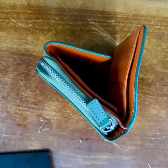 CELINE vintage trifold compact Leather wallet & zippered compartment in teal - Picture 4 of 5